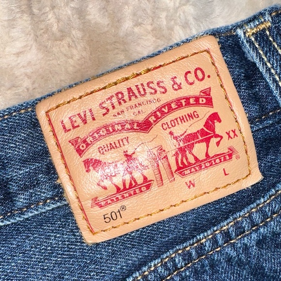 Levis 501 Jean Cutoff Shorts Womens Size 31. Button Fly. - Picture 3 of 5